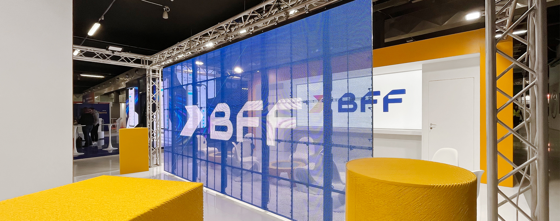 Stand BFF Bank, Led Wall semi-trasparente